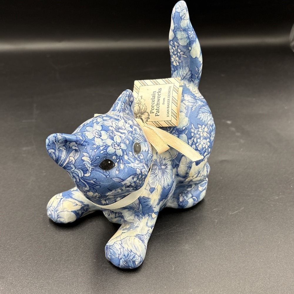 Porcelain Patchworks Crouching Kitty Cat Blue White  Vintage Cottage Core - Picture 2 of 8